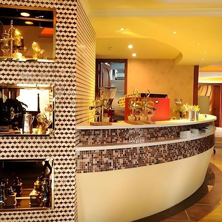 Chengdu French Theme Gold Palace Экстерьер фото