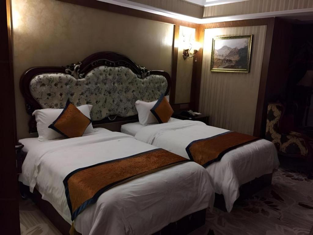 Chengdu French Theme Gold Palace Экстерьер фото