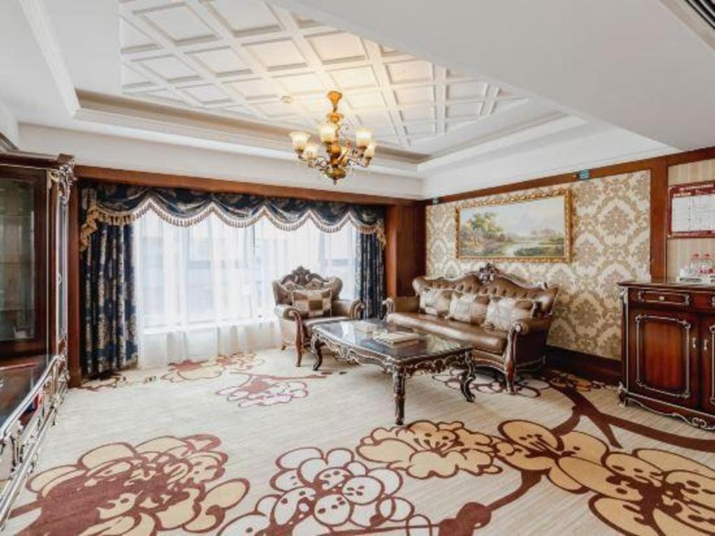 Chengdu French Theme Gold Palace Экстерьер фото
