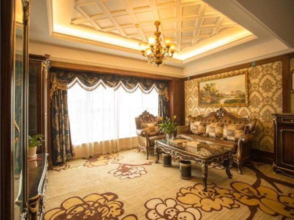Chengdu French Theme Gold Palace Экстерьер фото