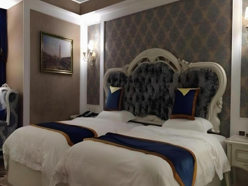 Chengdu French Theme Gold Palace Экстерьер фото