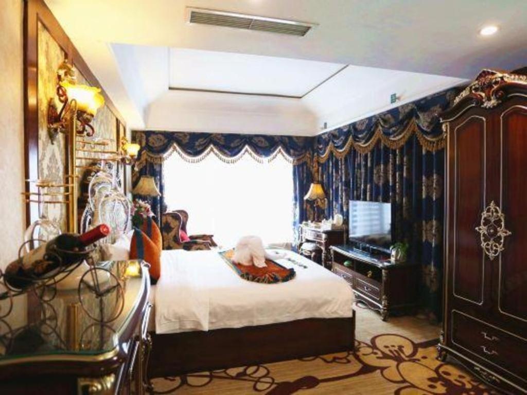 Chengdu French Theme Gold Palace Экстерьер фото