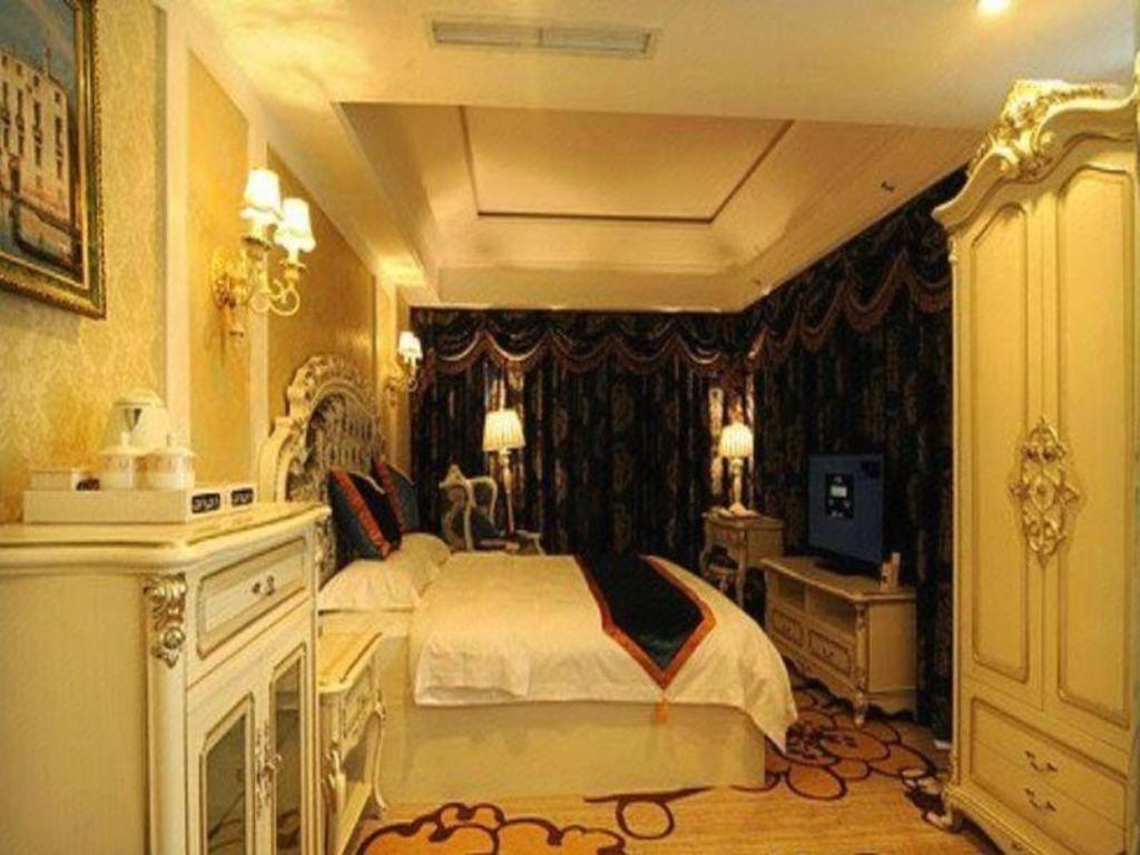 Chengdu French Theme Gold Palace Экстерьер фото