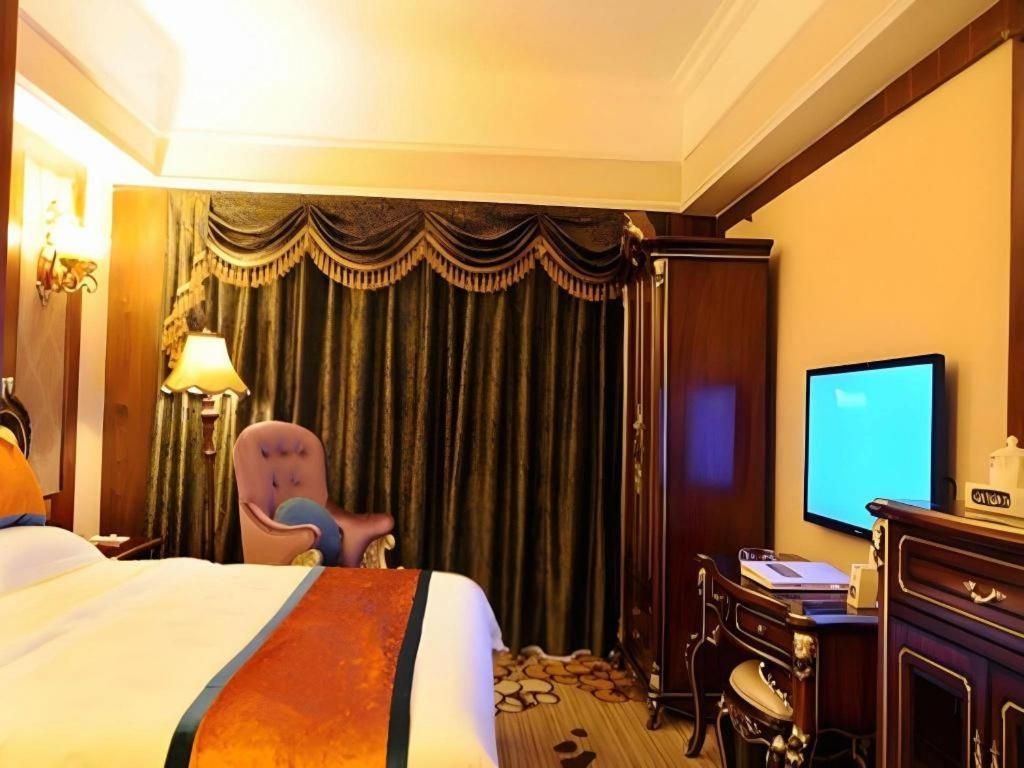 Chengdu French Theme Gold Palace Экстерьер фото