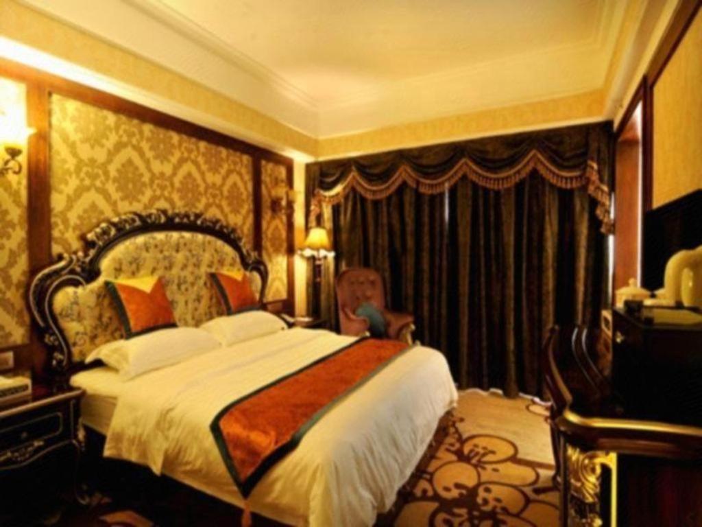 Chengdu French Theme Gold Palace Экстерьер фото