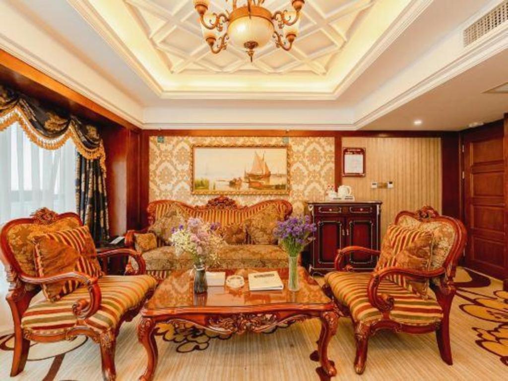 Chengdu French Theme Gold Palace Экстерьер фото
