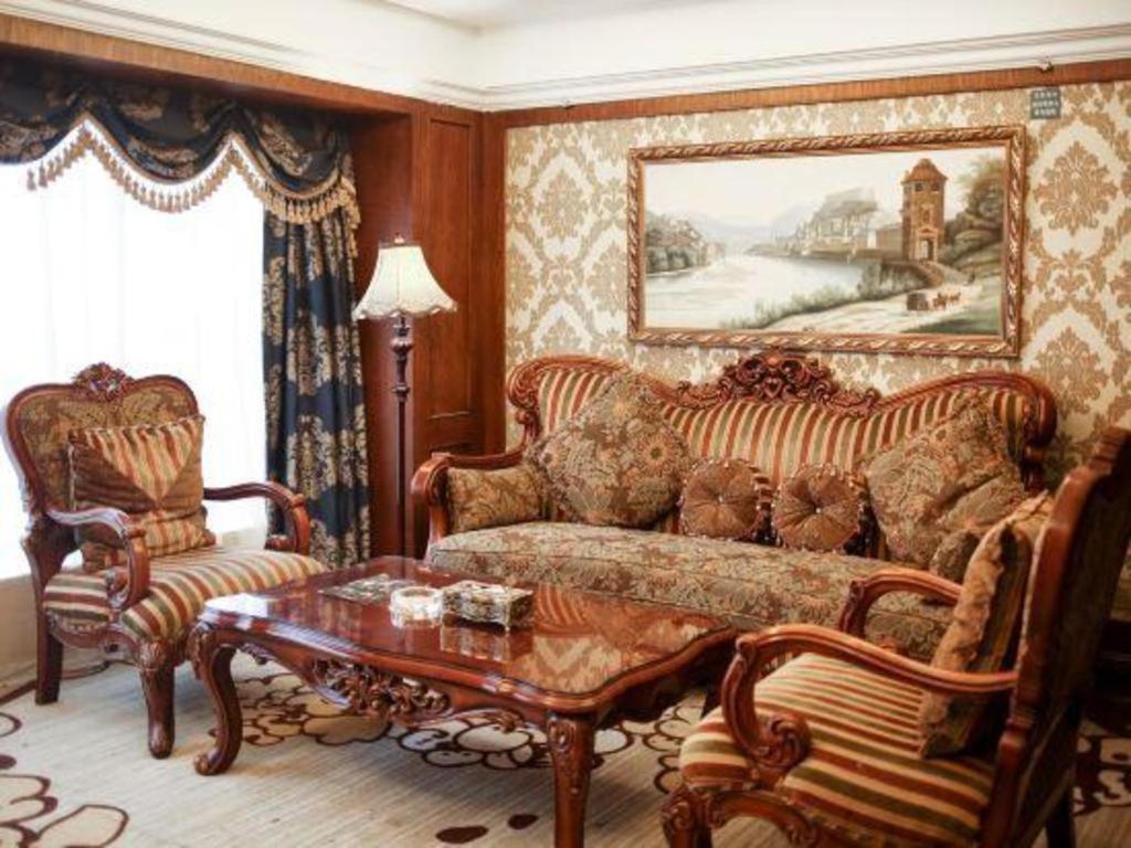 Chengdu French Theme Gold Palace Экстерьер фото