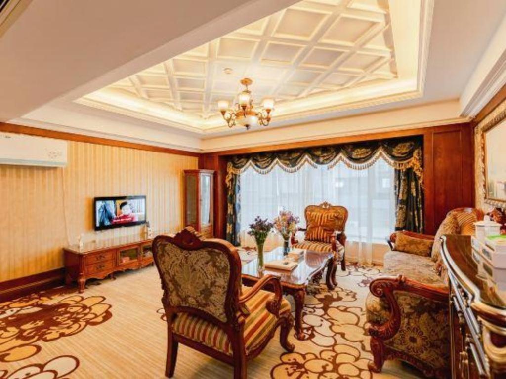 Chengdu French Theme Gold Palace Экстерьер фото